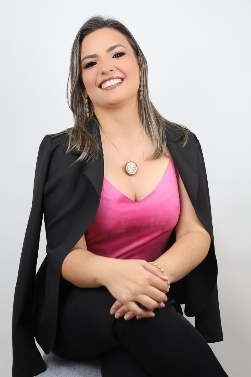 Glennia Goulart em seu consultório